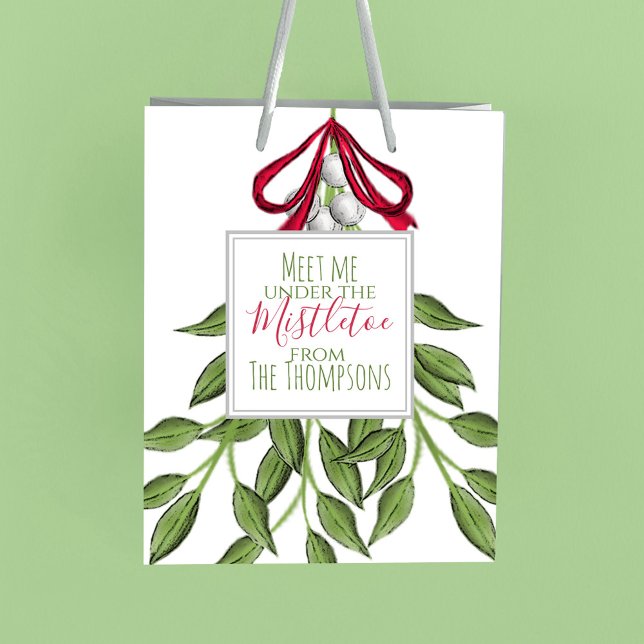 Sacola Para Presentes Média Feriado Natal MistletoFeliz Whimsical Cute (Meet me under the mistletoe holiday custom gift bag)