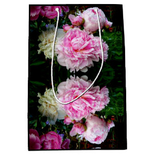 Sacola Para Presentes Média Foto do jardim floral de peônias brancas-rosadas E