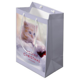 Sacola Para Presentes Média Gatinho Bonito Descansando em um Papai Noel Feliz