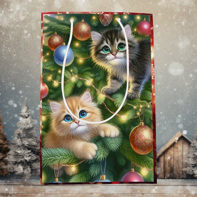 Sacola Para Presentes Média Gatinhos bonitos na árvore de Natal (Criador carregado)