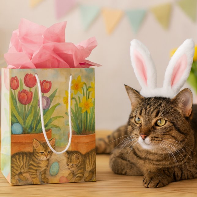 Sacola Para Presentes Média Gatinhos Brincando com Ovos de Páscoa  (Create sweet kitty memories with this darling watercolor Easter cat gift bag. It's just too cute!)