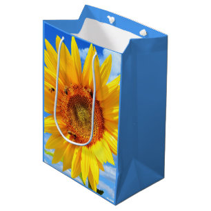 Sacola Para Presentes Média Girassol Amarelo e Abelhas no Céu Azul - Dia do V