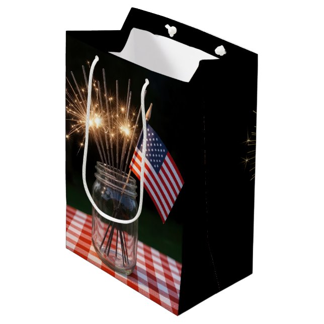Sacola Para Presentes Média Happy Birthday Sparklers With American Flag (Frente inclinada)