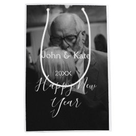Sacola Para Presentes Média Happy new year couple photo name year black white 