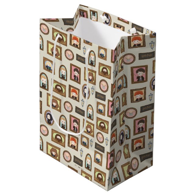 Sacola Para Presentes Média HARRY POTTER™ Chibi Picture Frame Patterno (Frente inclinada)