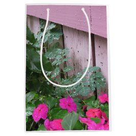 Sacola Para Presentes Média Jardim depois da chuva - o Vineyard de Martha