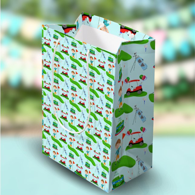 Sacola Para Presentes Média Legal Festa de aniversário de Golfe do Menino (Great Cool Boy Golf Bag as a gift bag for a fun golf themed birthday party!)