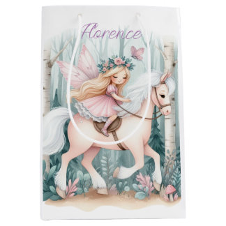 Sacola Para Presentes Média Linda menina fada andando em uma floresta encantad