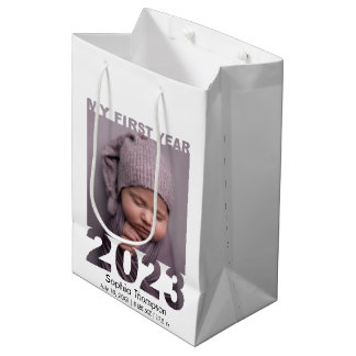 Sacola Para Presentes Média Meu Primeiro Ano 2023 Bebê de Corte Moderno Branco
