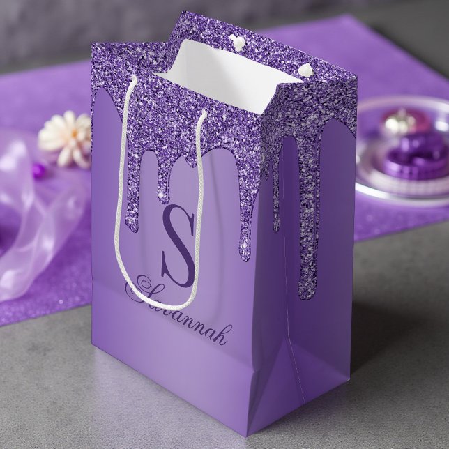 Sacola Para Presentes Média Monograma de Drives de Brilho Roxo (Sparkle Purple Glitter Drips Monogram Medium Gift Bag)