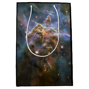 Sacola Para Presentes Média Montanha Mística no Espaço Hubble na Nebulosa Cari