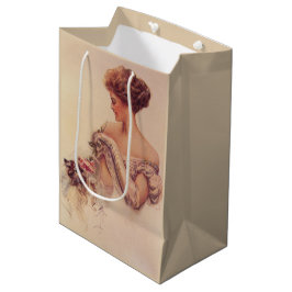 Sacola Para Presentes Média Mulher bonito segurando um Kitten (por Harrison Fi