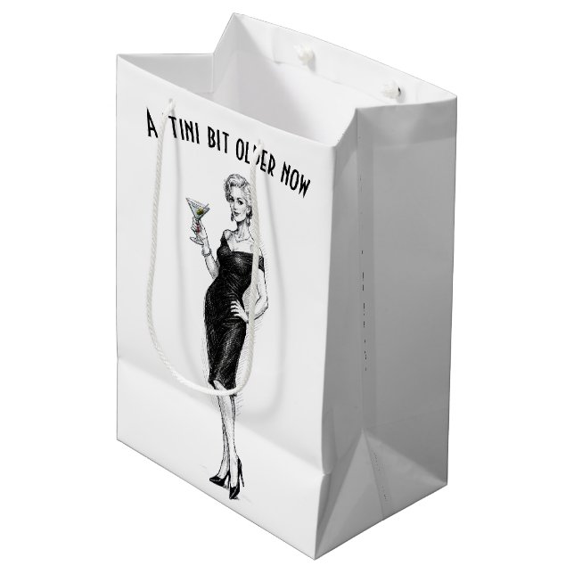 Sacola Para Presentes Média Mulher Sofisticada de Aniversário Com Martini (Frente inclinada)