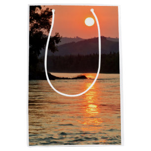 Sacola Para Presentes Média Nascer do sol deslumbrante sobre a foto do rio Kat