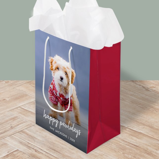 Sacola Para Presentes Média Natal dos cães | Feliz Feliz Pawlidays Moderno de  (Modern “Happy Pawlidays” packaging created for stylish, personalized, and joyful pet presents)
