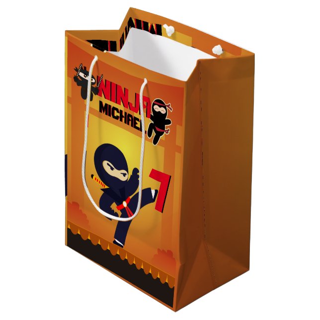 Sacola Para Presentes Média NINJA Movie Star Warrior Bicking it Karate Kids (Frente inclinada)