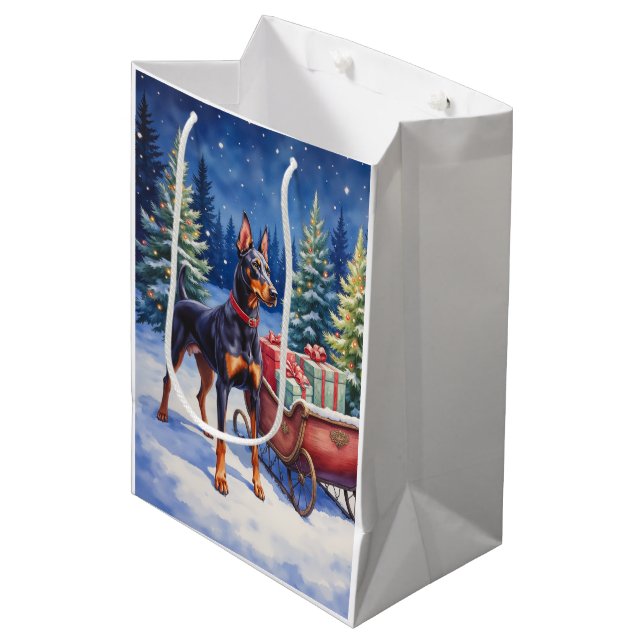 Sacola Para Presentes Média Noble Doberman Guarding Christmas Sleigh Winter (Frente inclinada)
