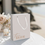 Sacola Para Presentes Média Noiva Equipe Minimalista Elegante Despedida de Sol<br><div class="desc">Projetado para coordenar com a Coleção de Convites de Casamento «Chloe». Visualize o link da coleção nesta página para ver todos os itens correspondentes neste lindo design.</div>
