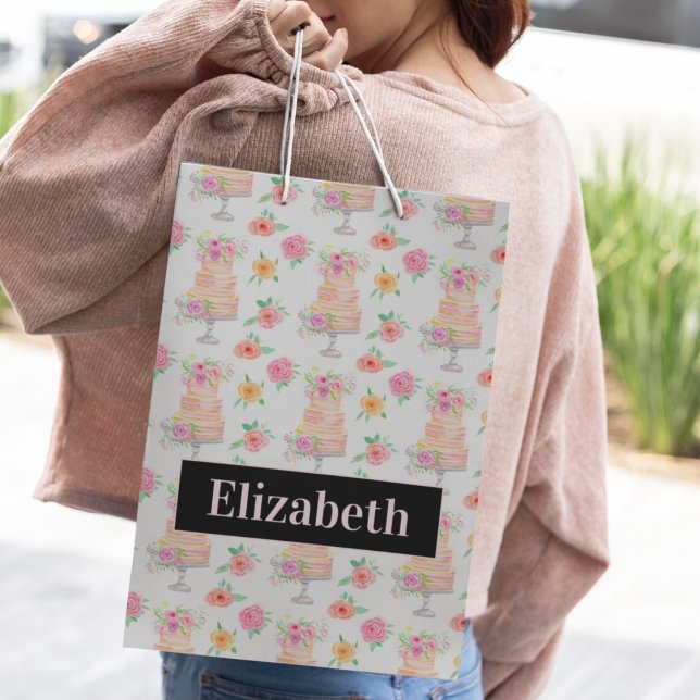 Sacola Para Presentes Média Nome Bolo em Camada de Aquarela com Padrão de Rosa (Criador carregado)
