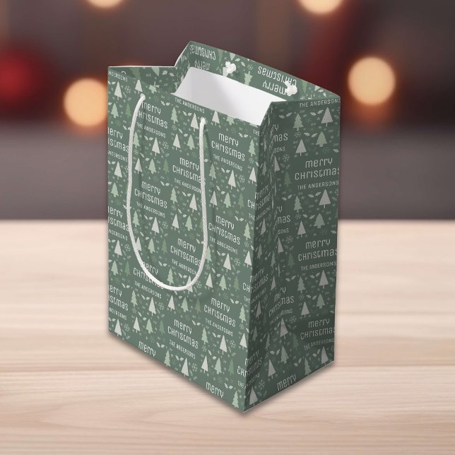 Sacola Para Presentes Média Nome da família personalizada de Natal Verde (Christmas Custom Family Name Sage Green Medium Gift Bag)