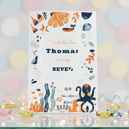 Sacola Para Presentes Média Nórdico Sob o aniversário de criança do Mar