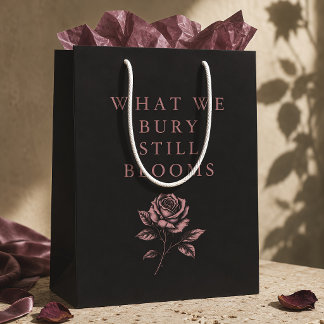 Sacola Para Presentes Média O Que Enterramos Ainda Floresce Dark Romantic
