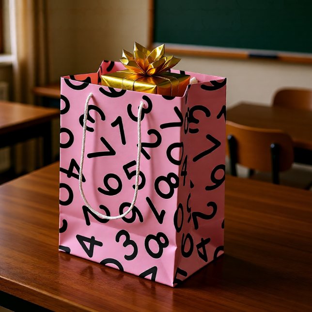 Sacola Para Presentes Média Padrão de Números Rosa – Design de Matemática Fofo (Pink Number Pattern – Cute Math Design Medium Gift Bag)