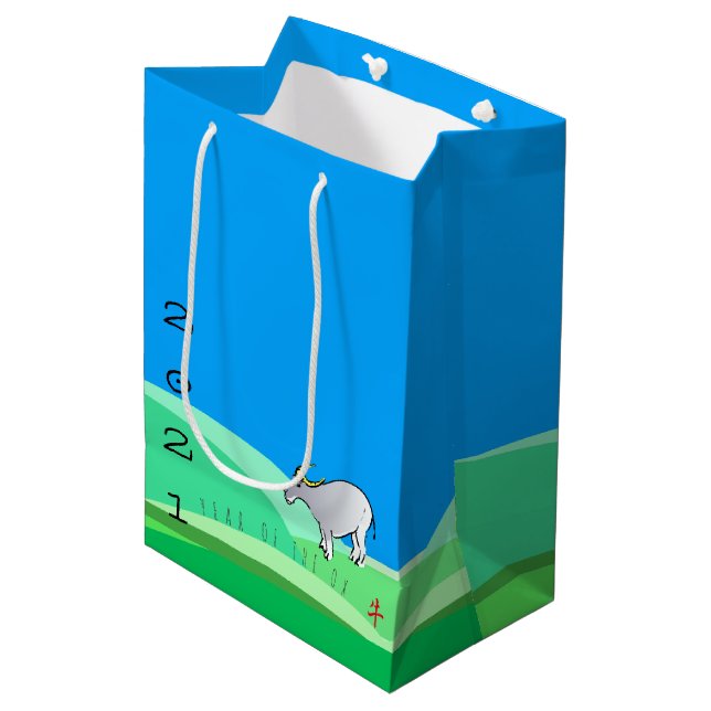 Sacola Para Presentes Média Paisagem de Cartoon Ox Chinês Novo Ano Zodiac MGB (Frente inclinada)