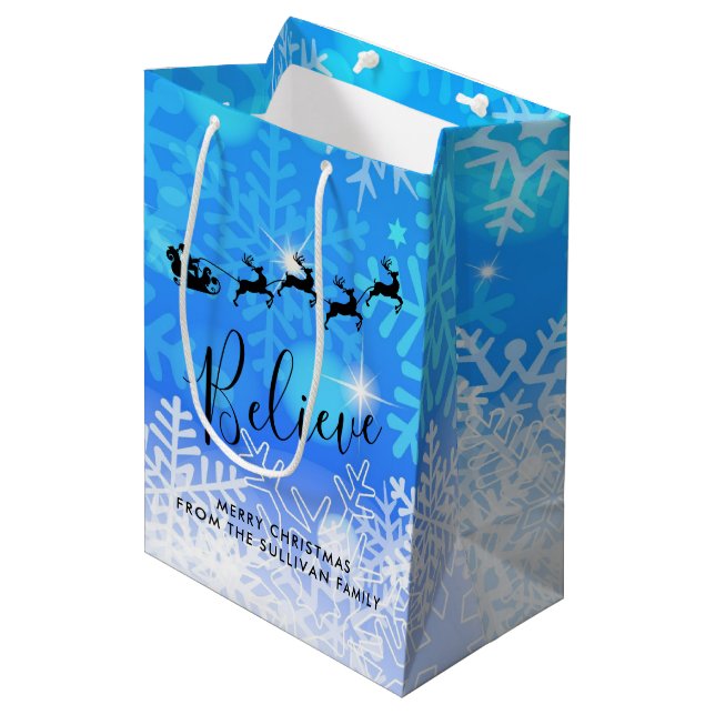 Sacola Para Presentes Média Papai Noel e sua Rebelde Voadora - Acredite (Frente inclinada)