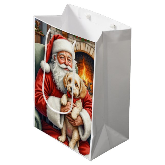 Sacola Para Presentes Média Papai Noel segurando a arte de Natal do Cockapoo (Frente inclinada)