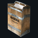 Sacola Para Presentes Média Partido Russo Personalizado de Bachelor<br><div class="desc">Design de cano de uísque russo com tipografia ocidental ousada. Personalize esta design com seu próprio texto. Personalize ainda mais este design selecionando o link "personalizar mais".</div>