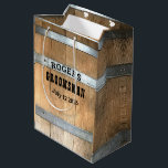 Sacola Para Presentes Média Partido Russo Personalizado de Bachelor<br><div class="desc">Design de cano de uísque russo com tipografia ocidental ousada. Personalize esta design com seu próprio texto. Personalize ainda mais este design selecionando o link "personalizar mais".</div>