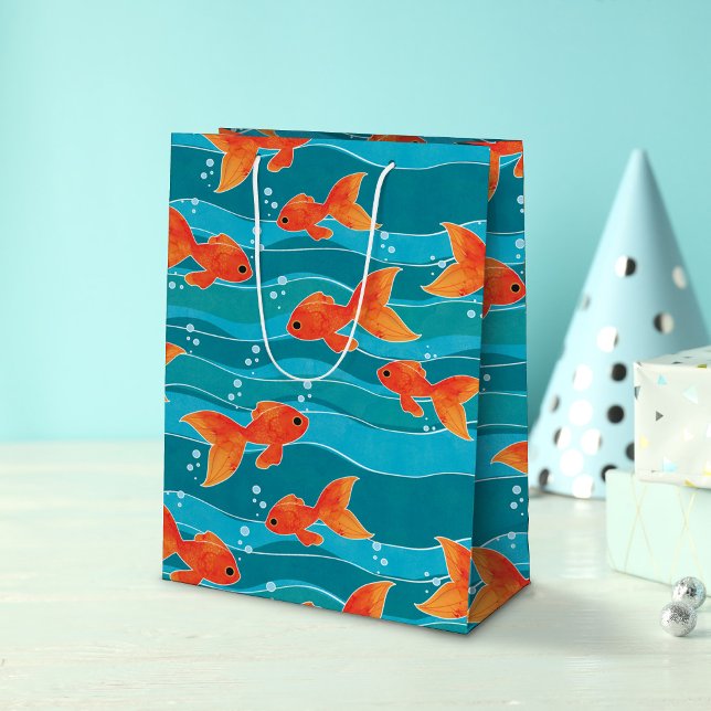 Sacola Para Presentes Média Peixe-gato-do-mato-doce e padrão-água (Swimming Goldfish Pattern Gift Bag)