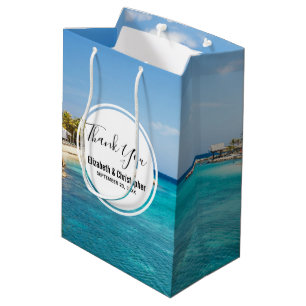 Sacola Para Presentes Média Praia tropical Cênica com Casamento de Huts Thatc