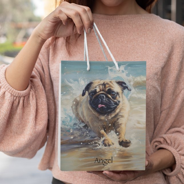 Sacola Para Presentes Média Pug Feliz na Praia personalizável (Criador carregado)