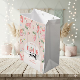 Sacola Para Presentes Média Quatro aniversário de criança de morango doce
