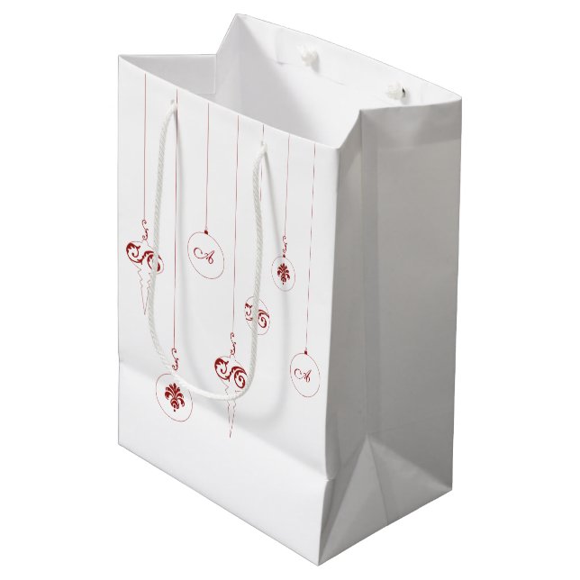 Sacola Para Presentes Média Red Monograma Bauble Enfeites de natal Gift Bag (Frente inclinada)