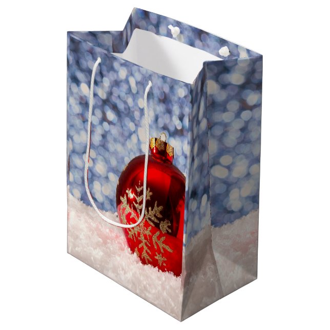 Sacola Para Presentes Média Red Snowflake Christmas Bauble (Frente inclinada)