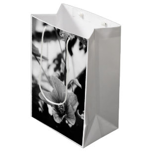 Sacola Para Presentes Média Redvein Abutilon Flower Black and White Photo