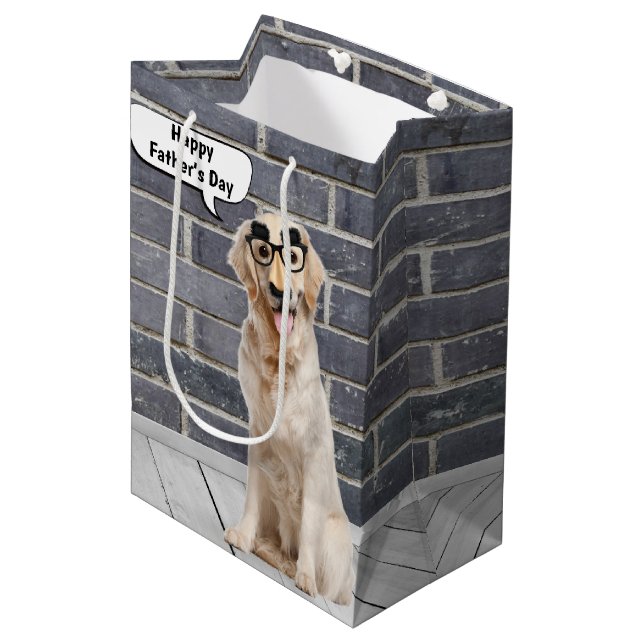 Sacola Para Presentes Média Retriever de Ouro de pai com Máscara de bigode (Frente inclinada)