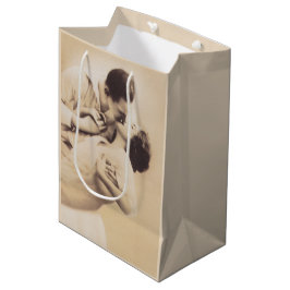 Sacola Para Presentes Média Romantic Love Couple Kissing vintage illustration