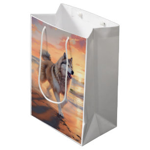Sacola Para Presentes Média Sandy Paws Malamute do Alasca no pôr do sol da pra