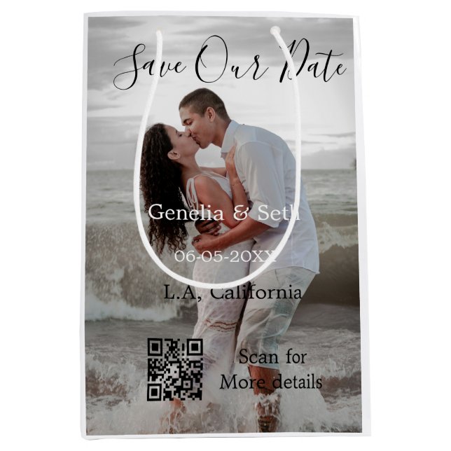 Sacola Para Presentes Média Save the date simple minimal QR scan code details  (Frente)