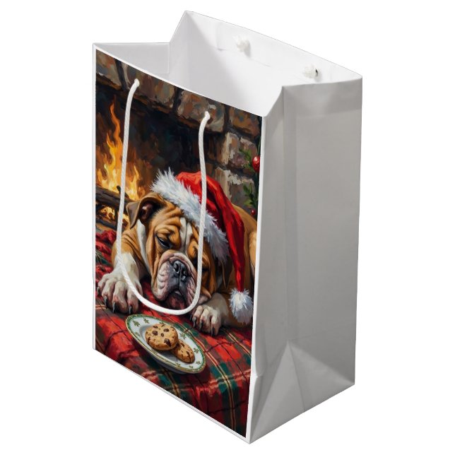Sacola Para Presentes Média Sleepy Bulldog Dog Fast Asleep Santa Hat Christmas (Frente inclinada)