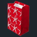 Sacola Para Presentes Média Starfish Pattern Beach Coastal Red Christmas<br><div class="desc">Projetado com padrões de estrelas-do-mar em fundo vermelho colorido. Você pode alterar a cor do plano de fundo conforme desejar.</div>