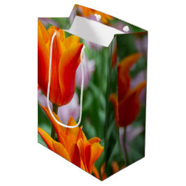 Sacola Para Presentes Média Tulipas laranja brilhante no parque