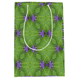 Sacola Para Presentes Média Verde geométrico com papel de embrulho de lavanda