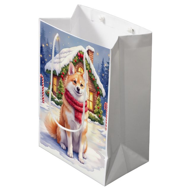 Sacola Para Presentes Média Watercolor Akita Gingerbread House Christmas  (Frente inclinada)