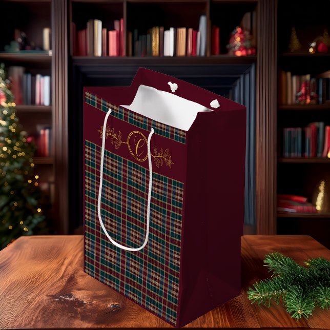 Sacola Para Presentes Média Xadrez Dourada Elegante de Monograma - Sabre Azul  (Elegant Gold Monogram and Plaid Dark Cranberry Red, Blue and Teal Green Christmas Holiday Gift Bag)
