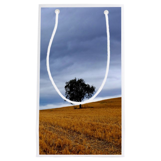 Sacola Para Presentes Pequena Árvore num campo de trigo (Frente)